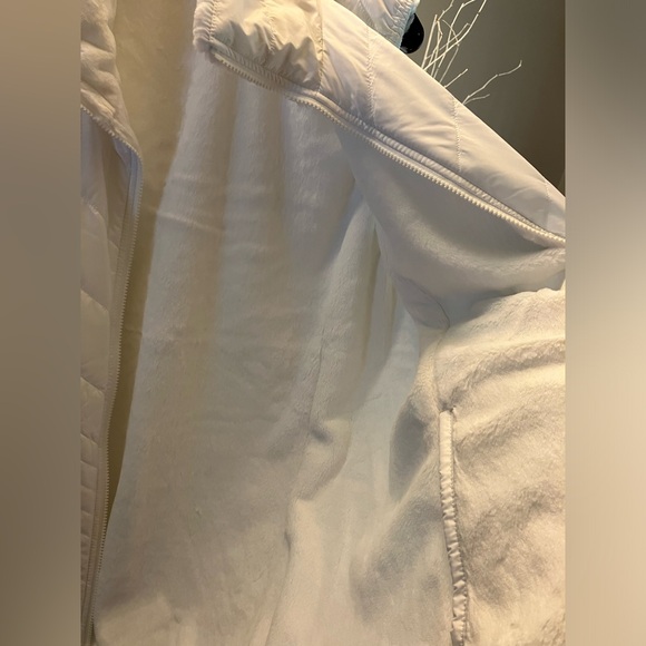 $140 The North Face Mossbud Reversible White Vest. Like new condition. Size XL. - Picture 8 of 13